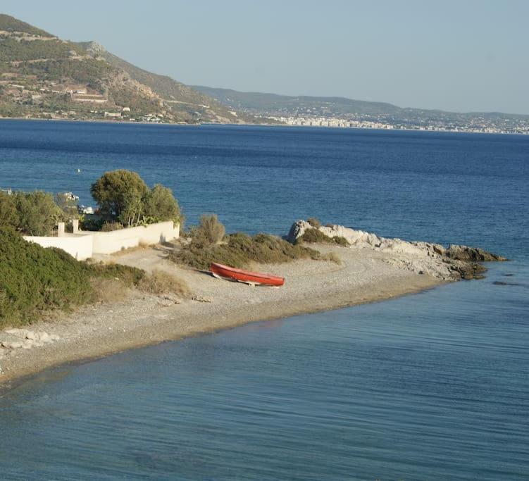 House By The Sea At Skaloma, Loutraki Villa Vouliagmeni Gölü Dış mekan fotoğraf