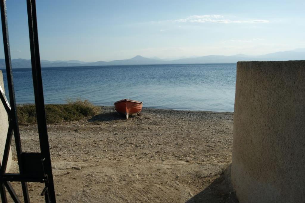 House By The Sea At Skaloma, Loutraki Villa Vouliagmeni Gölü Dış mekan fotoğraf