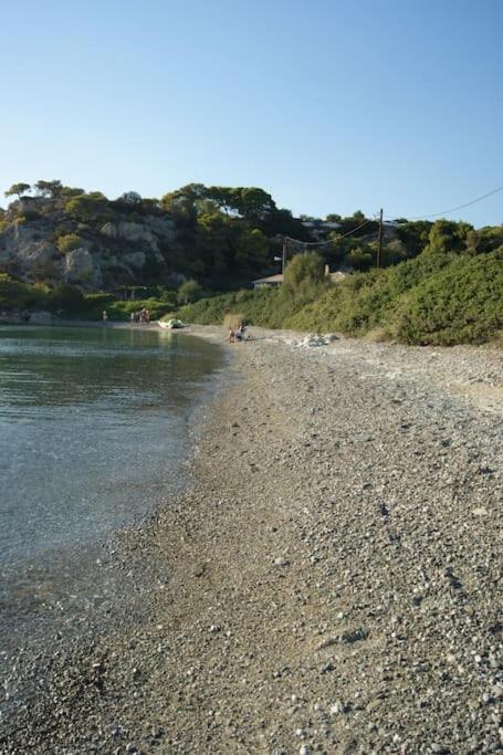 House By The Sea At Skaloma, Loutraki Villa Vouliagmeni Gölü Dış mekan fotoğraf